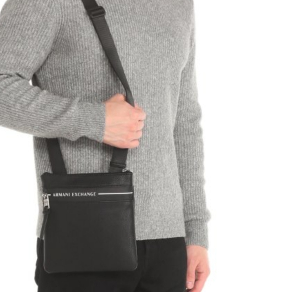 NWT Logo Messanger Bag. Rare Armany Change shoulder bag Unisex